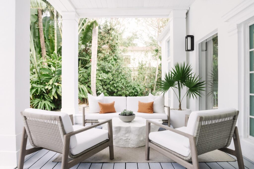 Clean and Revive: How to Make Your Canvas Outdoor Furniture Look Brand New with Minimal Effort